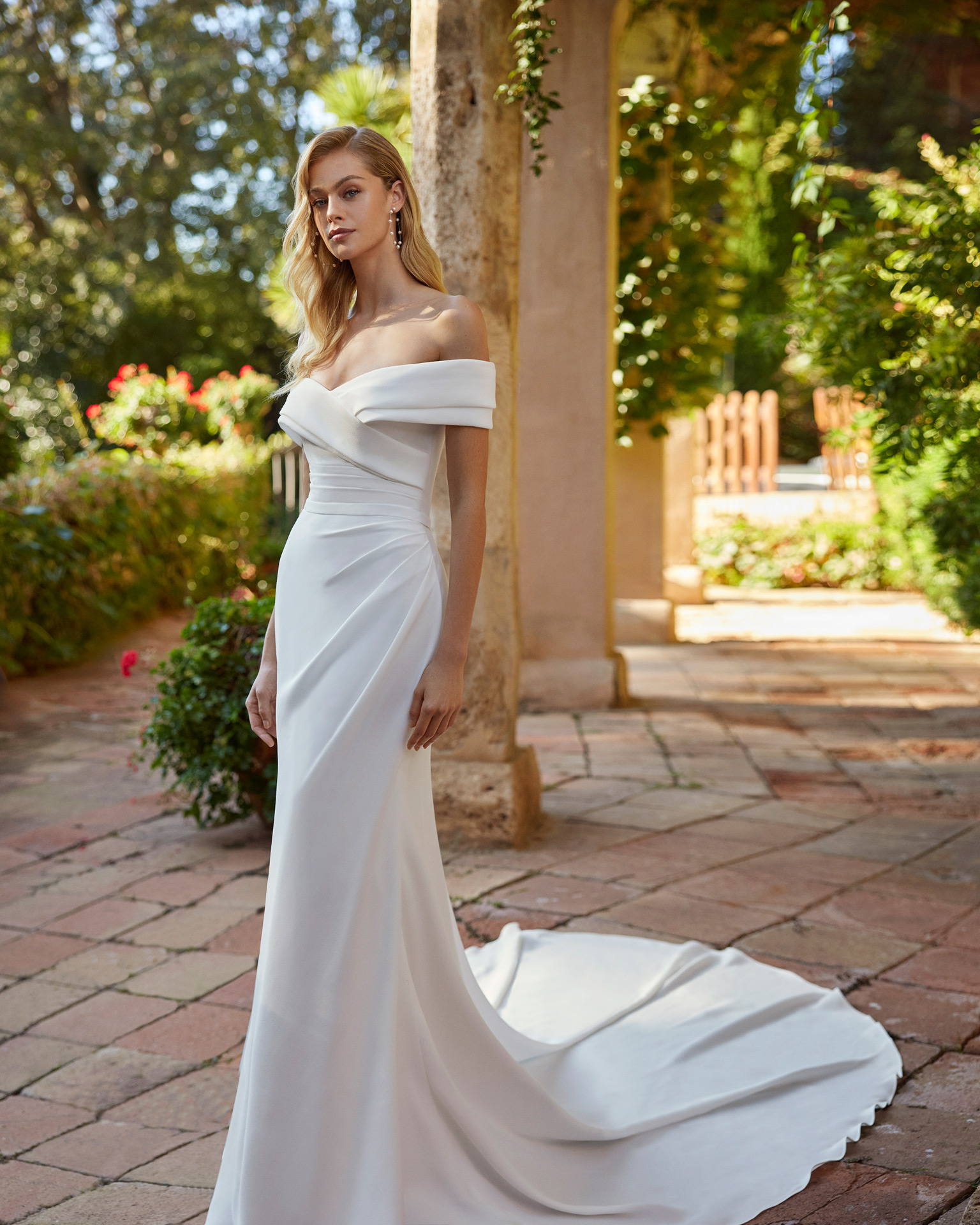 Rochie de mireasa sirena cu decolteu barcuta