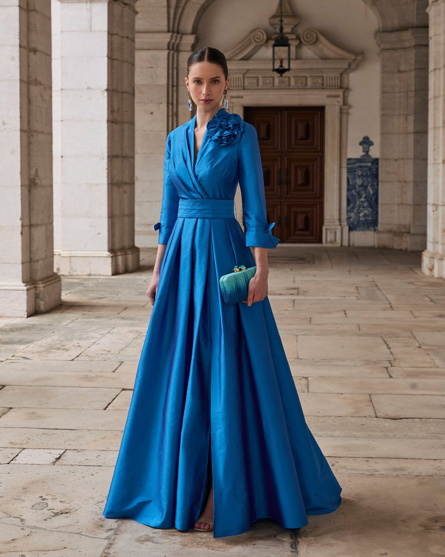Rochie cu decolteu petrecut