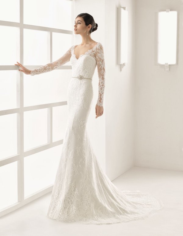 rochie de mireasa din dantela cu strasuri