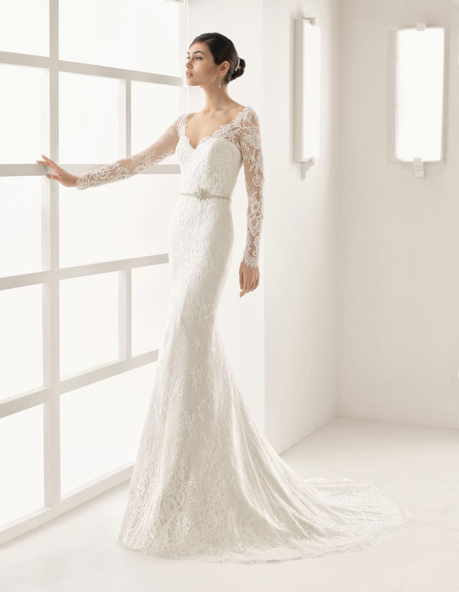 rochie de mireasa din dantela cu strasuri