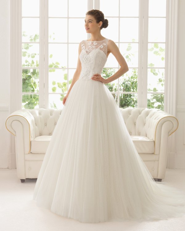 rochie de mireasa din dantela guipure cu strasuri si tul