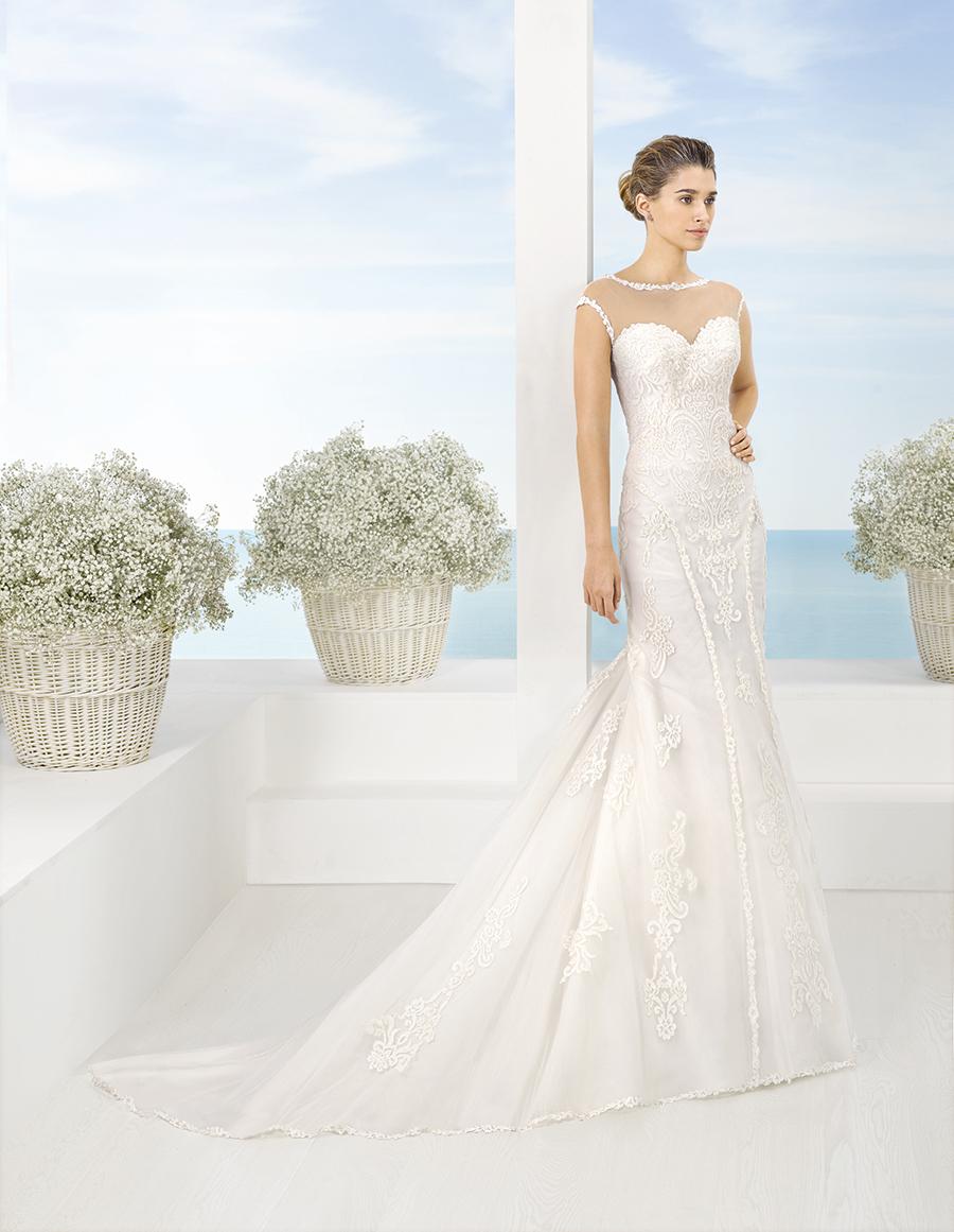 rochie de mireasa cu decolteu inimioara