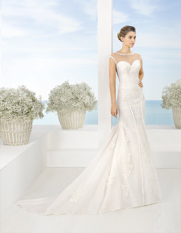 rochie de mireasa cu decolteu inimioara