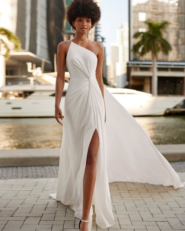 rochie de mireasa pe un umar