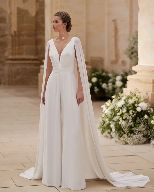 Rochie de mireasa simpla cu capa