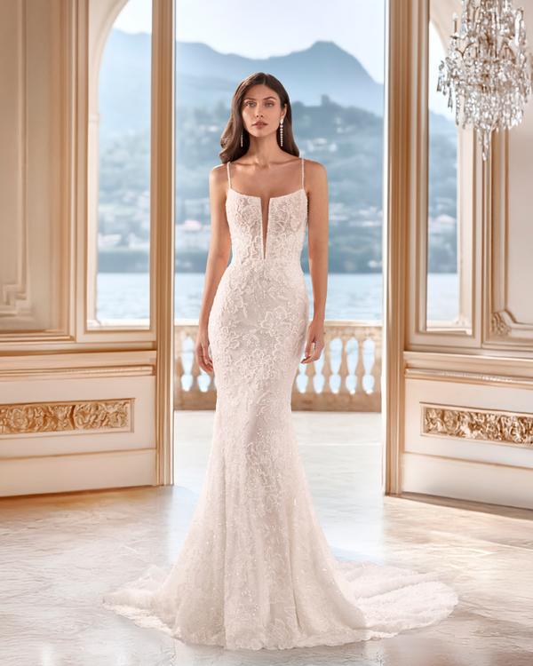 Rochie de mireasa brodata integral