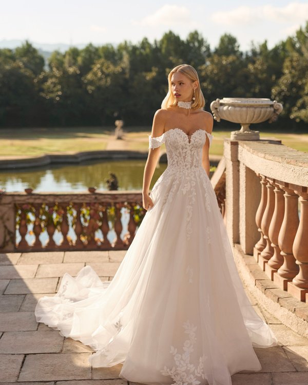 Rochia de mireasa cu corset inima